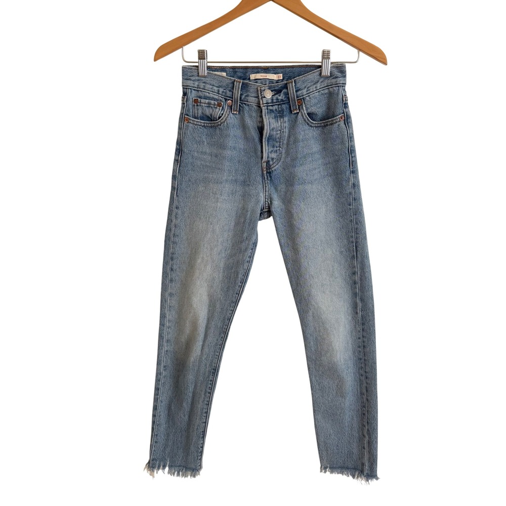 Levis Premium Wedgie Straight Jeans Light Wash Blue Raw Hem Button Fly 23 Womens
